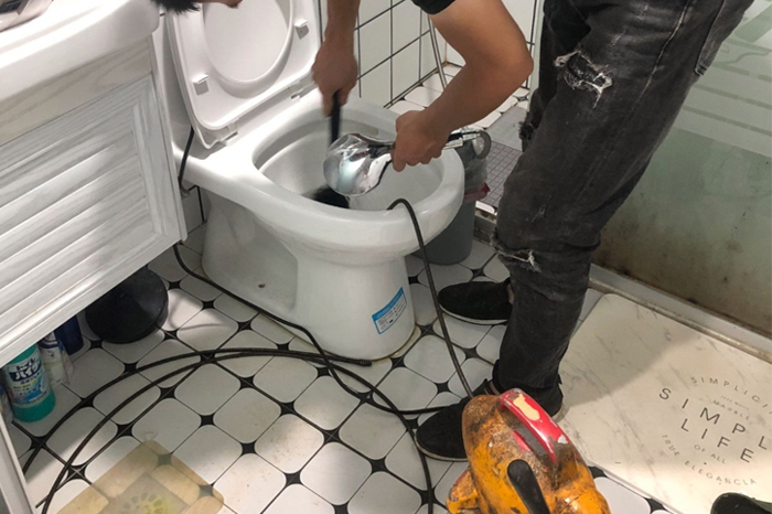 三江马桶堵塞自己疏通还是找师傅?专业上门服务让你省时更省心